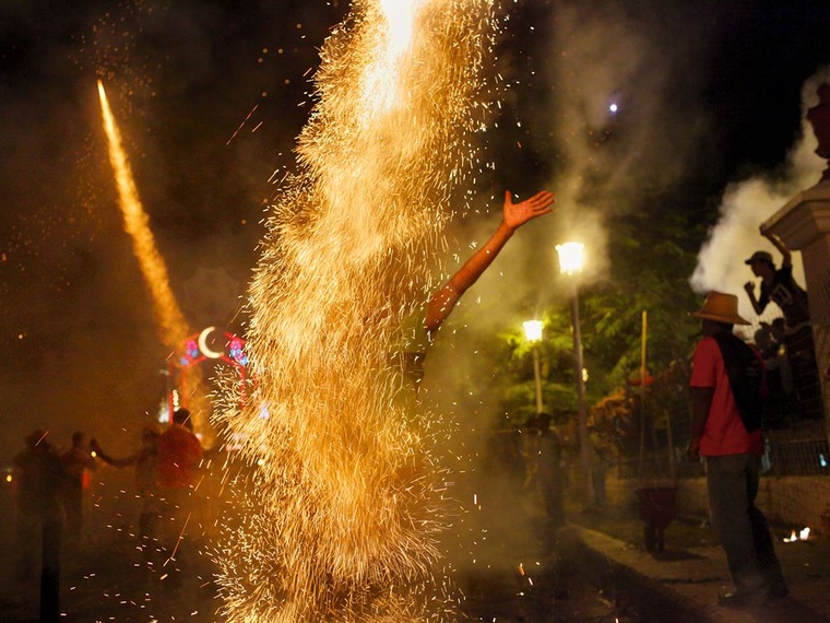 parrandas-fireworks-pellegrin.jpg